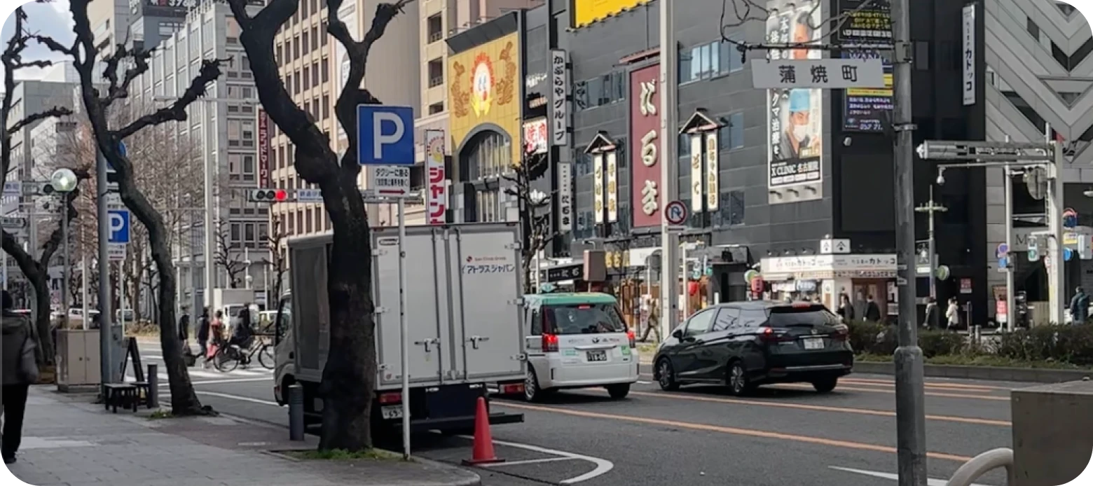 地上に上がったら錦通を西方向（左手方向）に進みます。